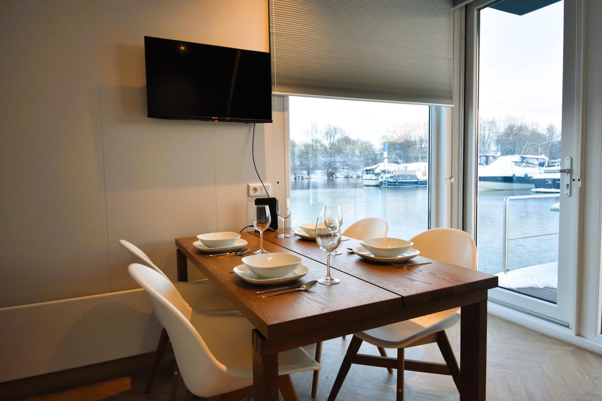Houseboat Trinidad Hotel Maastricht Exterior photo